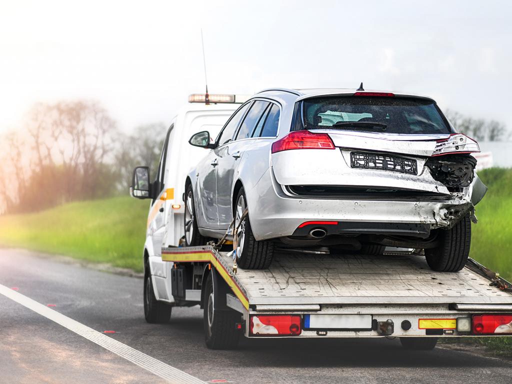 The Top 5 Characteristics Of Towing Trucks Used For Roadside Assistance